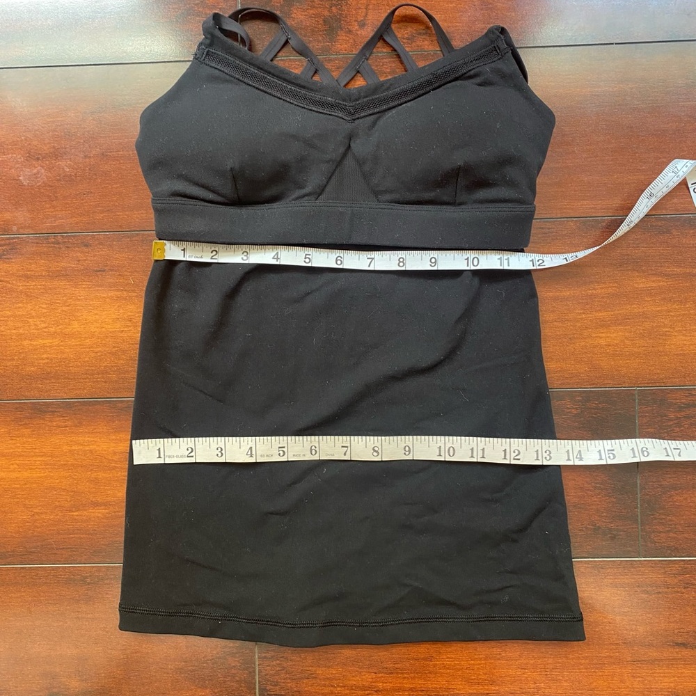Lululemon strappy black sports top w/mesh, size small